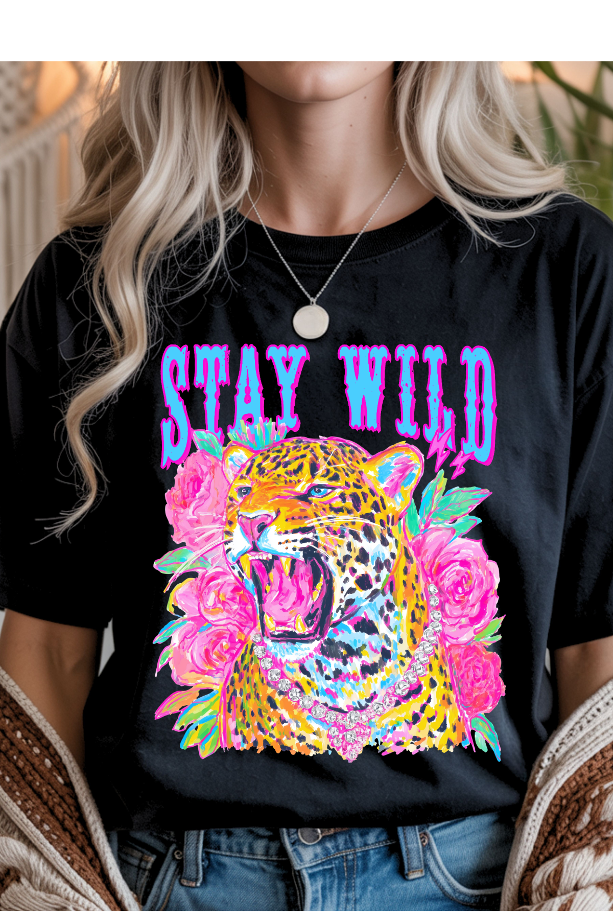 (8-10-26)Stay Wild Graphic Tee