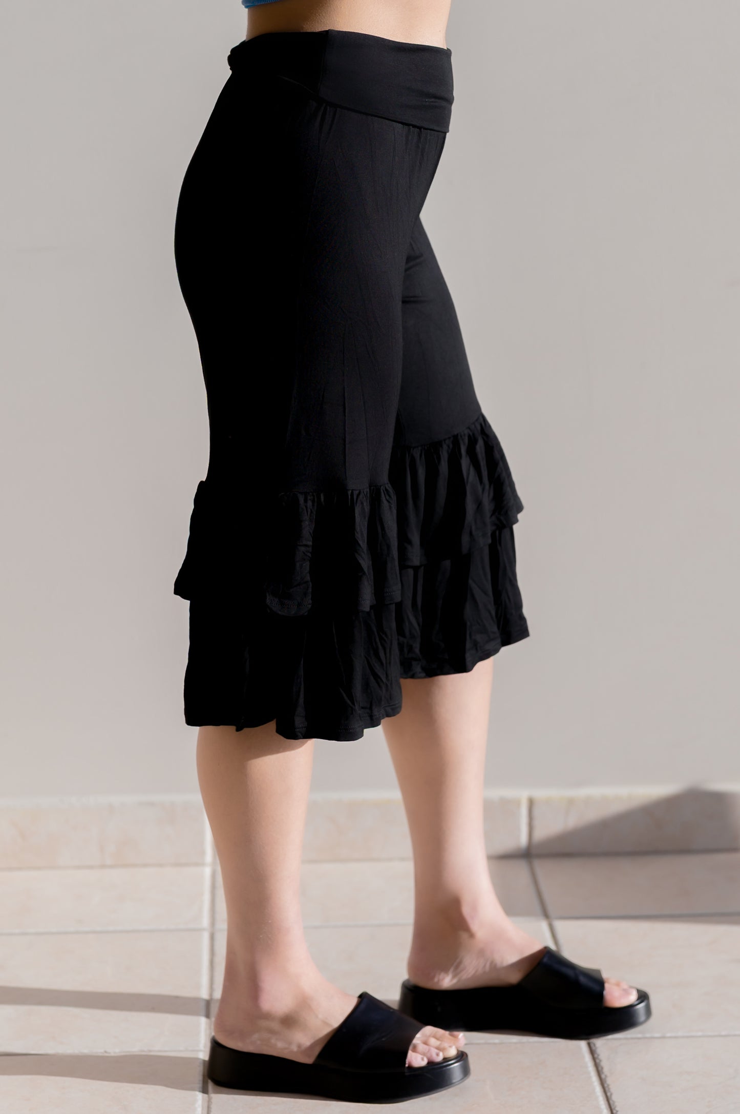 (2-11-26)Storm Ruffle Cropped Pants